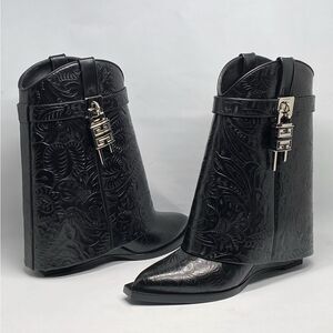 Givenchy Shark Lock Cowboy Ankle Boots In Western Leather size 39